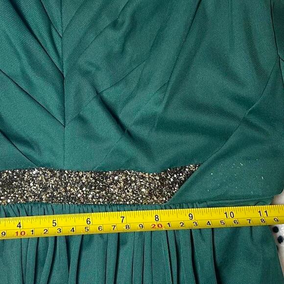 Green formal dress with beaded - Picture 4 of 8